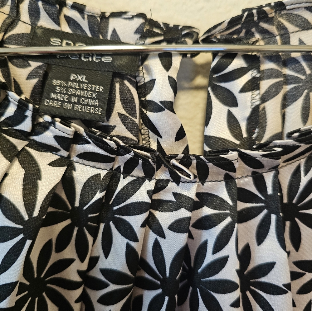 Petite XL Spense Petite Black & White Floral Women's Top - Picture 3 of 4
